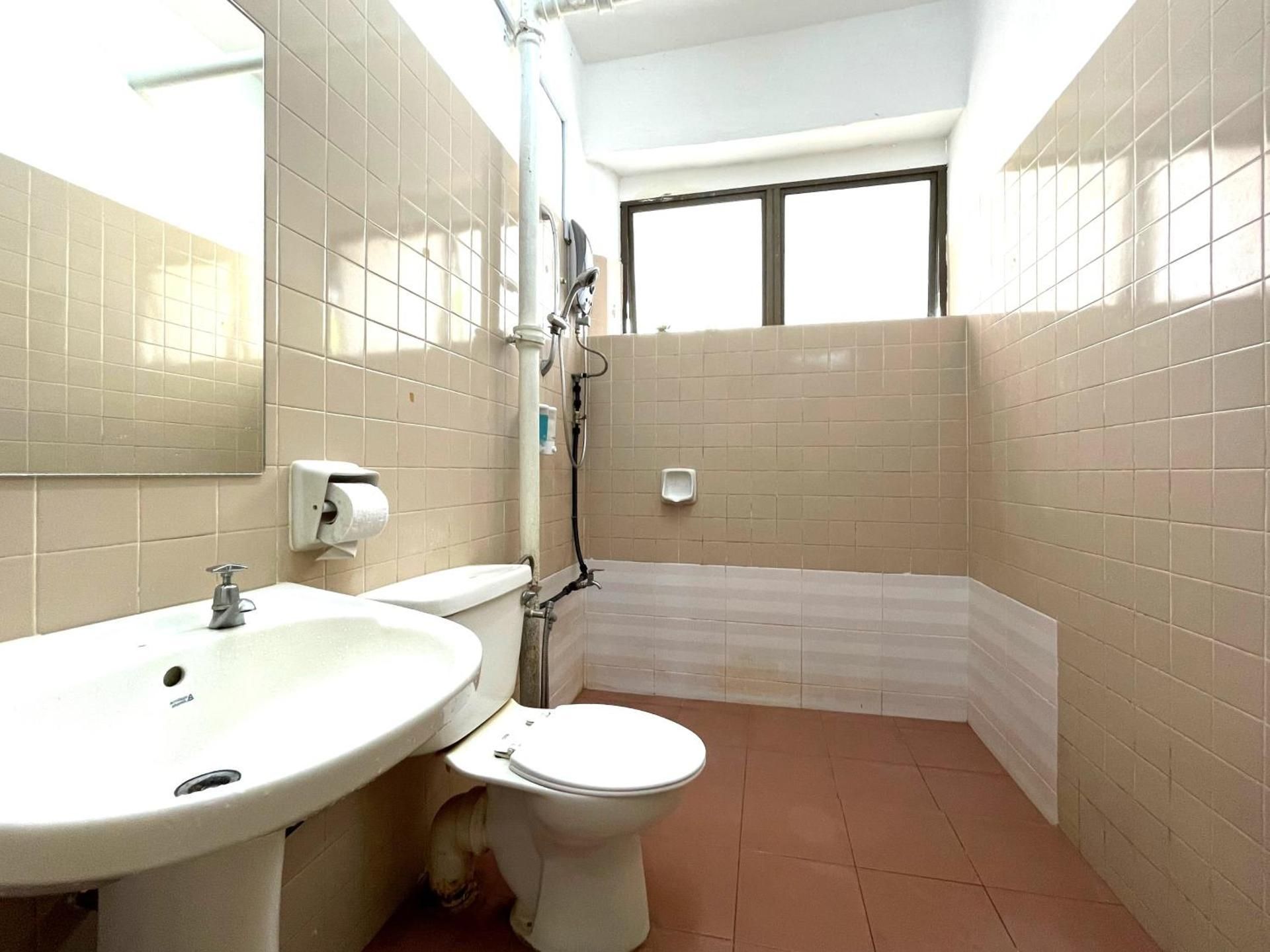 Twin Room with Private Bathroom
