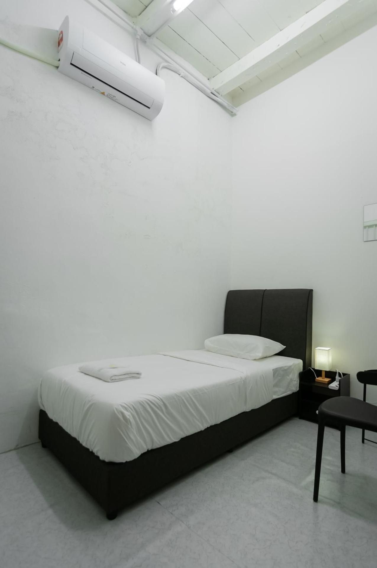 Single Room with Shared Bathroom