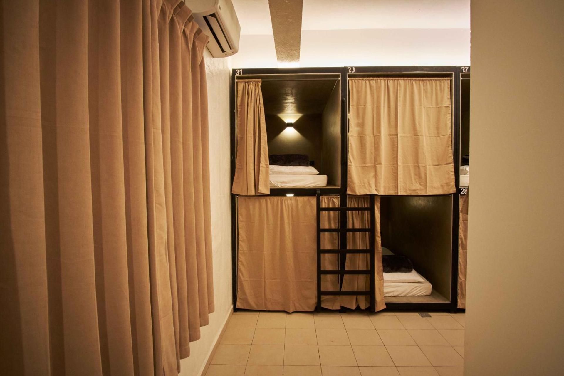 Single Bed in Mixed Dormitory Room