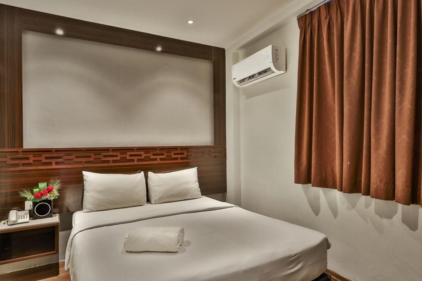 Deluxe - 1 King Bed