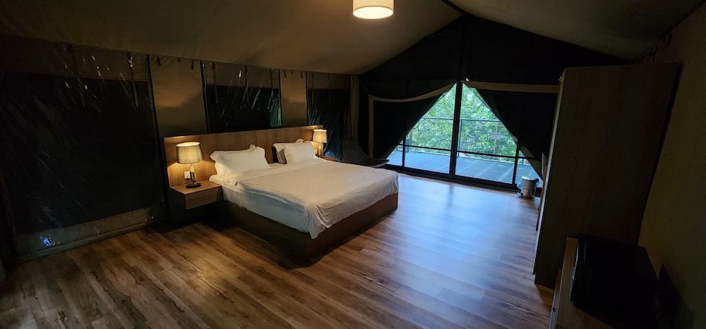 Boulder Valley Safari Tent (2 pax) 3