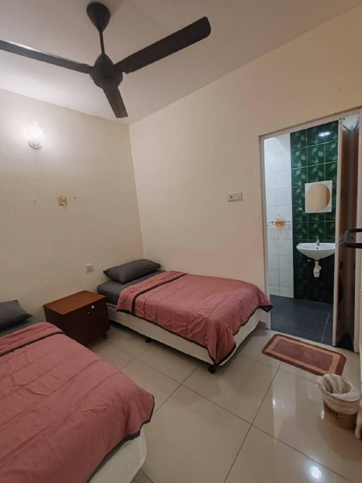 Twin Room with Shower