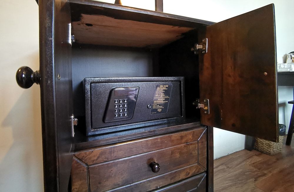 8 Boutique By The Sea Superior Room, 1 King Bed, Hill View 10