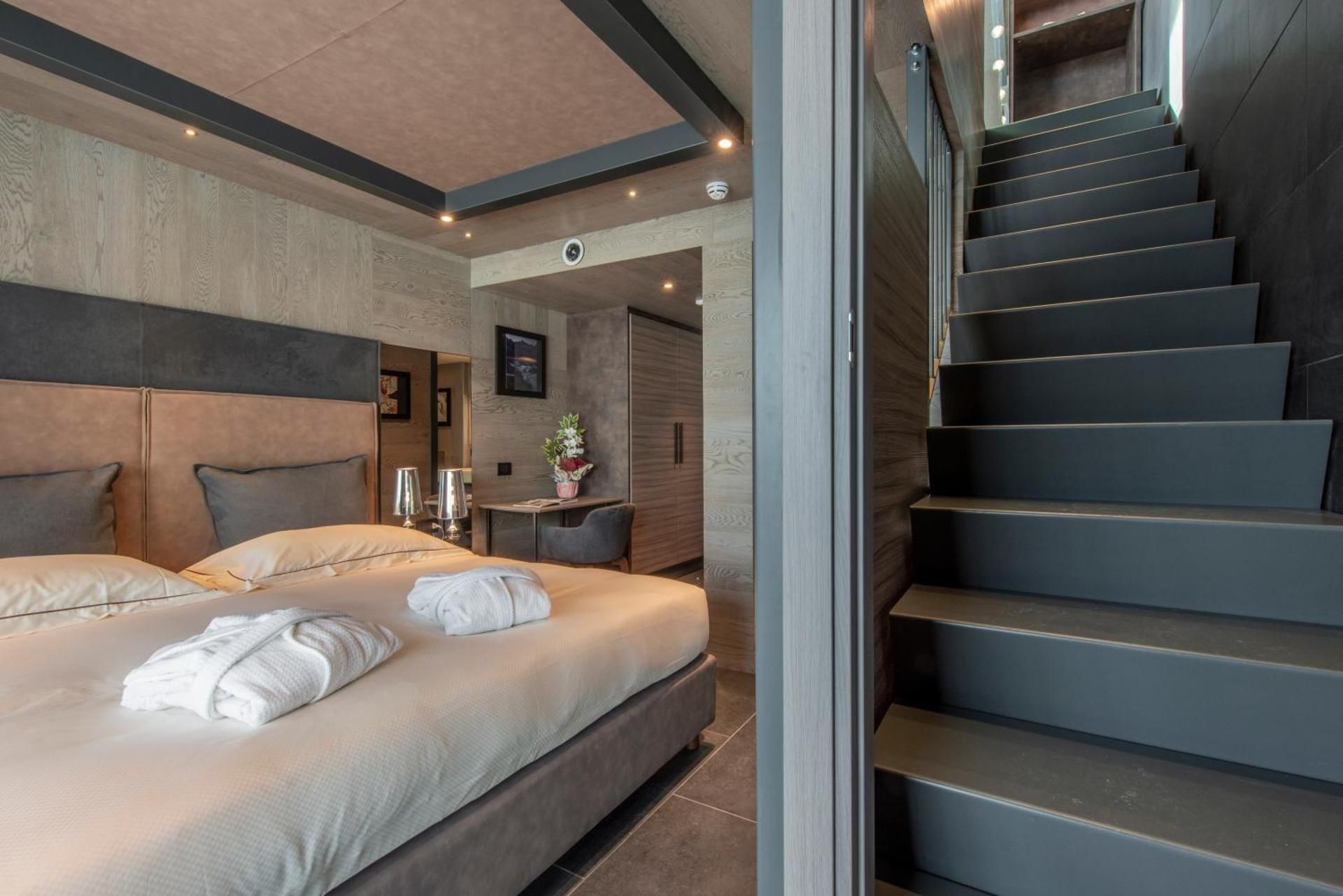Suite with Hot Tub