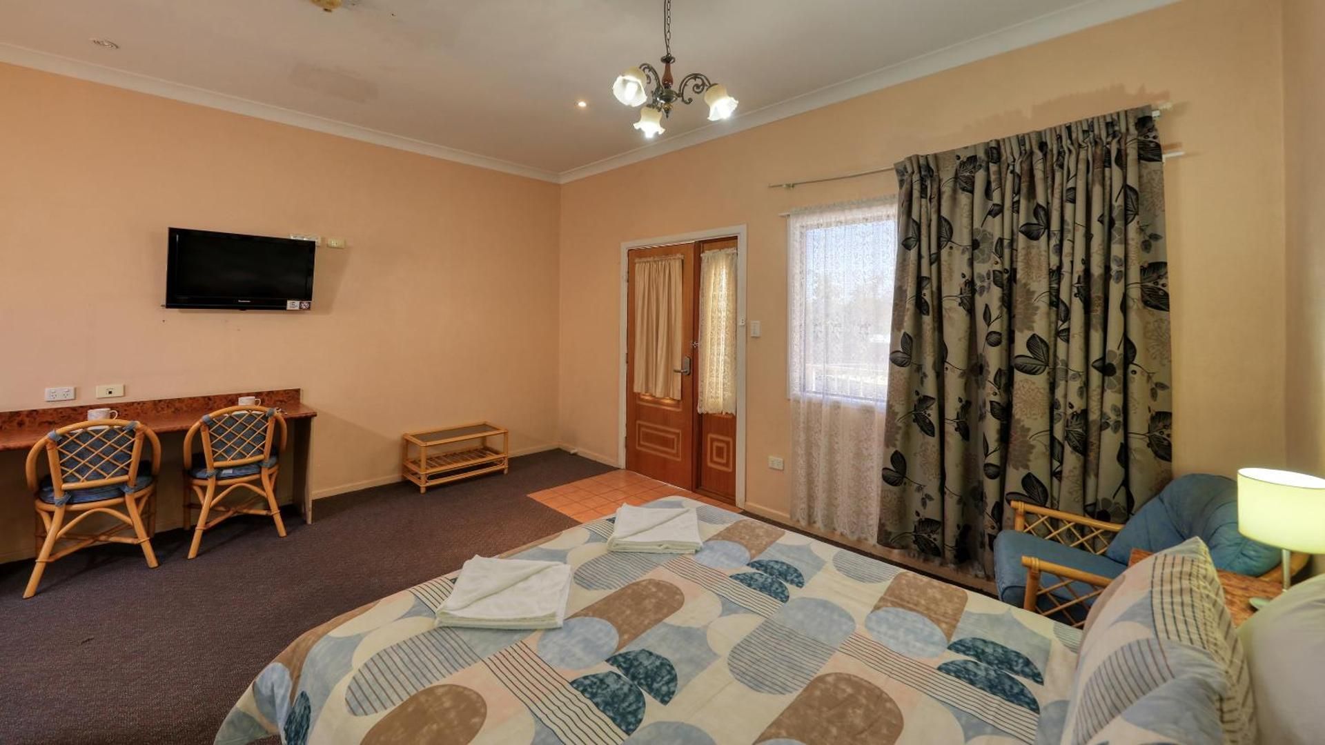 Townview Motel Standard Queen Room 2