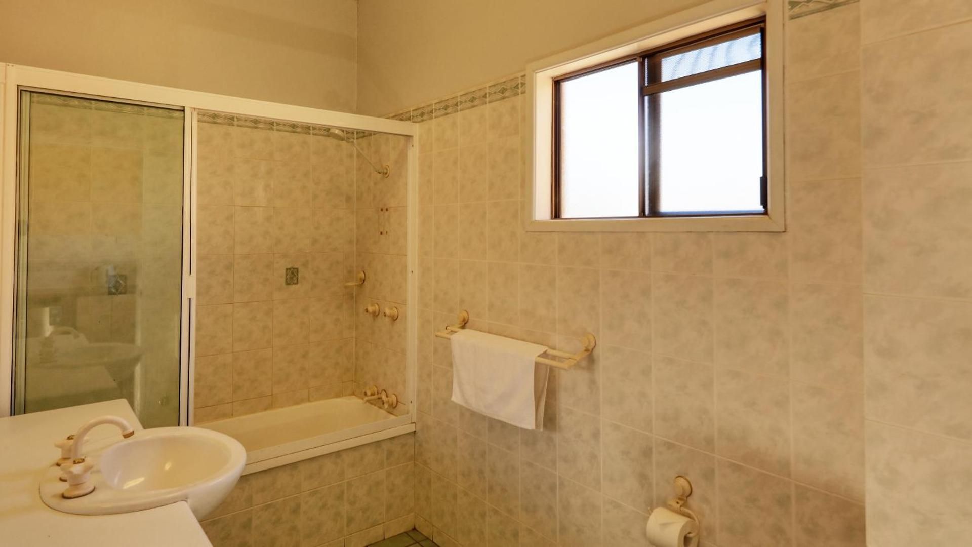 Townview Motel Standard Queen Room 3