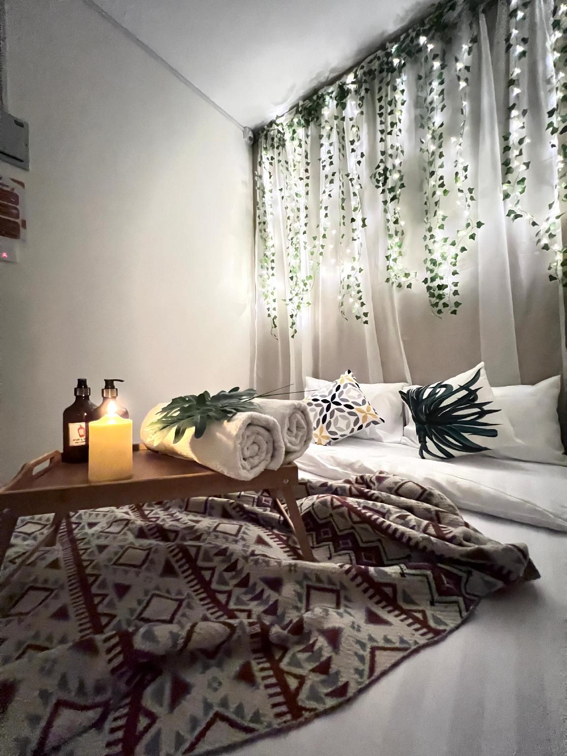 Theme Room - Randomly Assigned