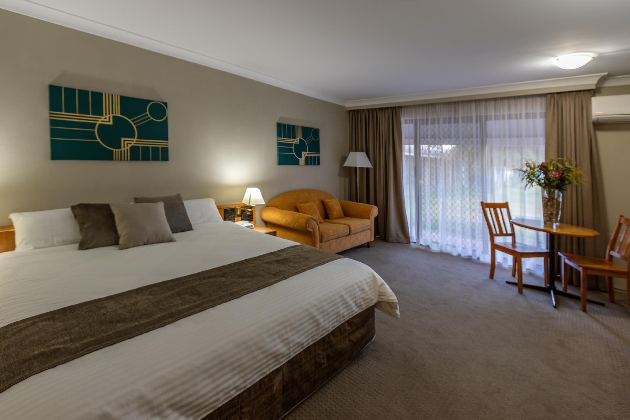 King Spa Suite