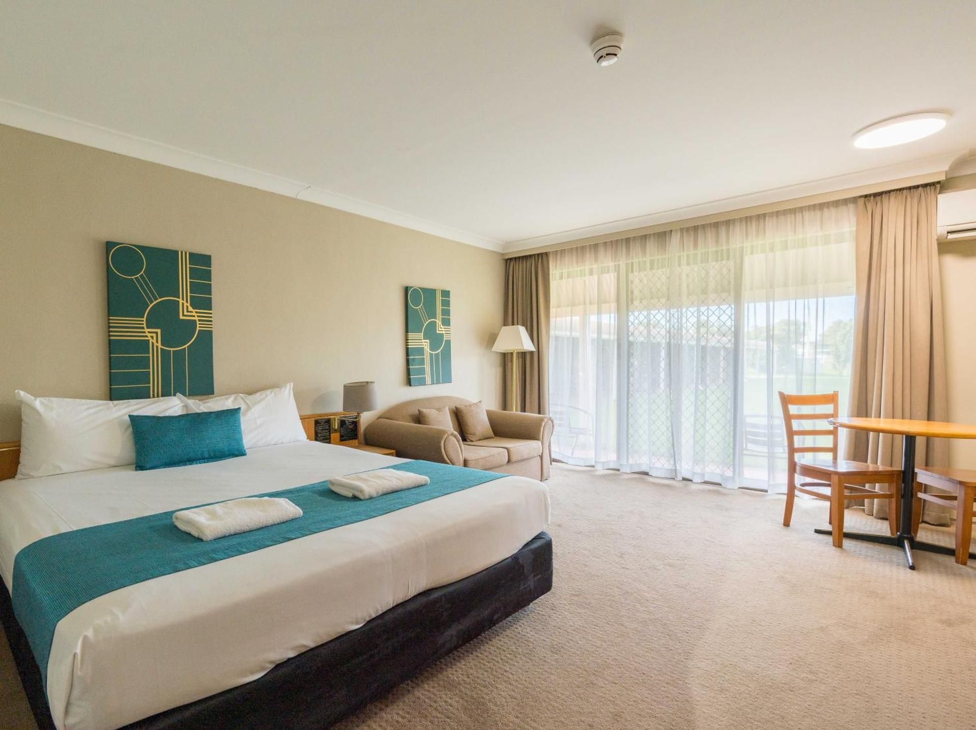 Executive King Room with Spa Bath