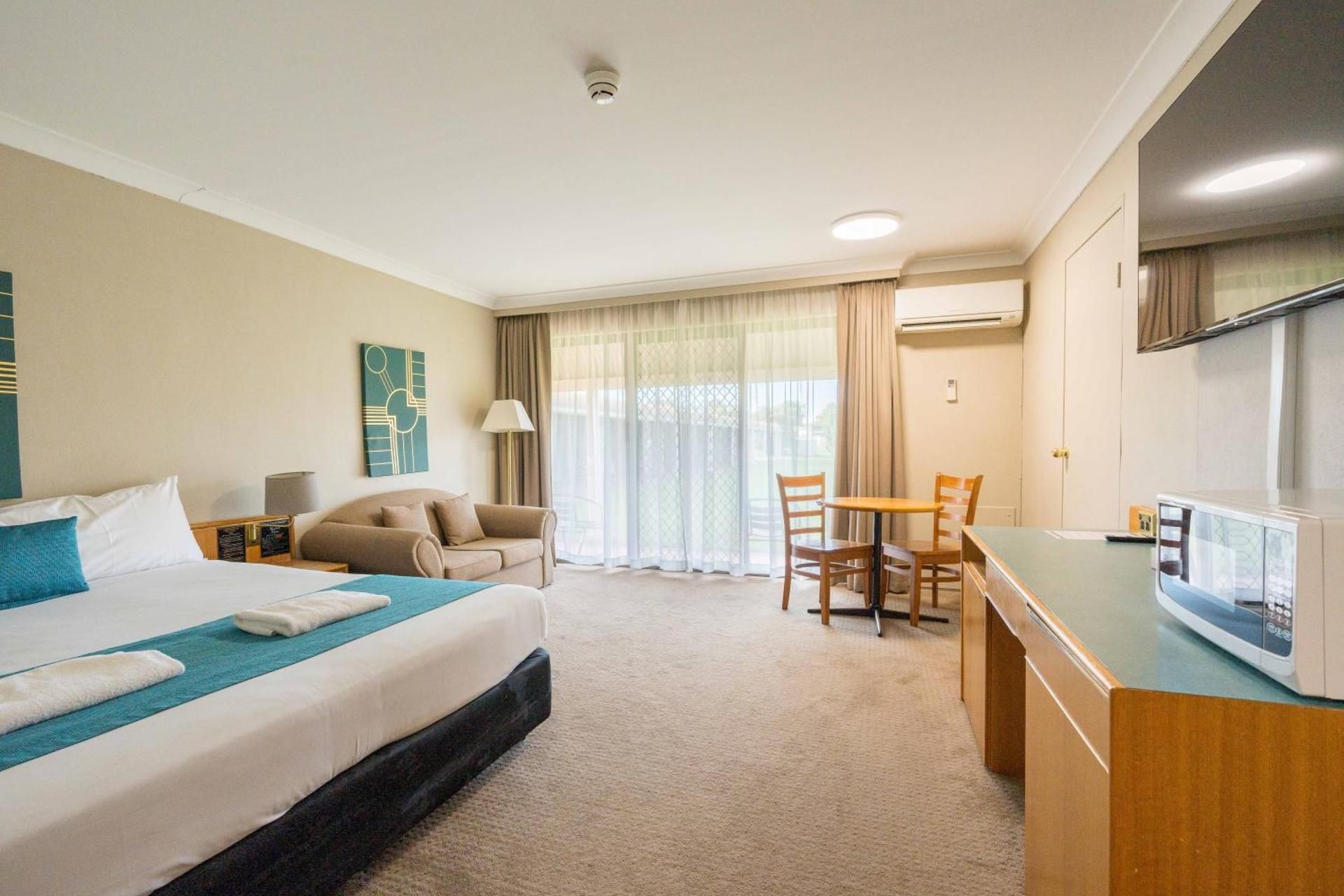 Executive King Room with Spa Bath