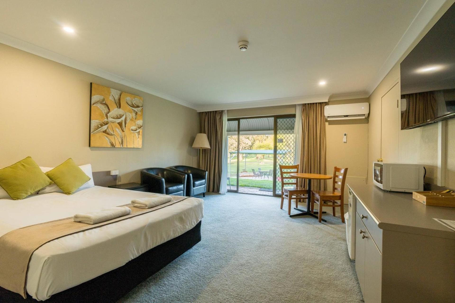 Standard Queen Room