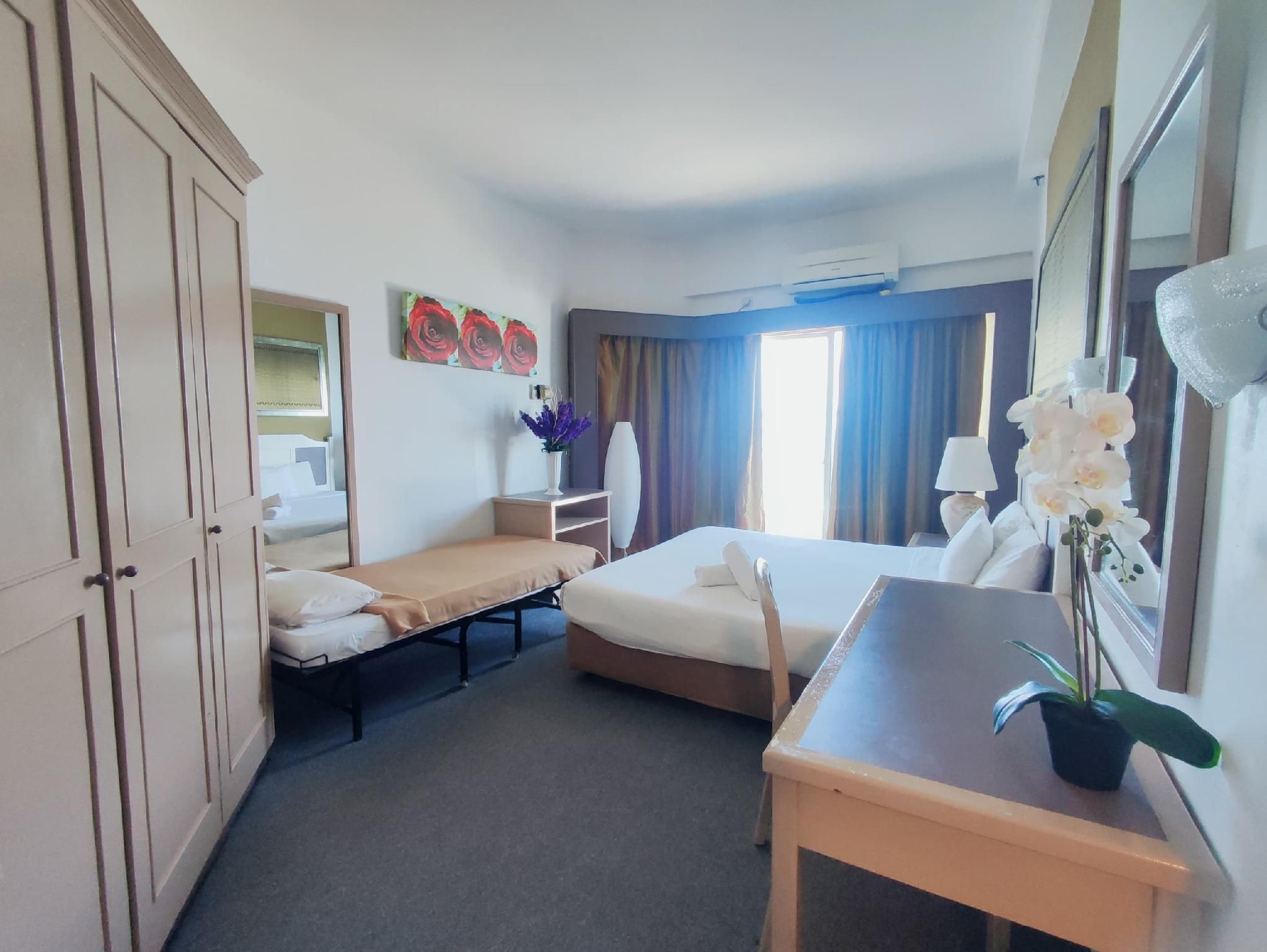 Three - Bedroom Premier Apartment with Sea View