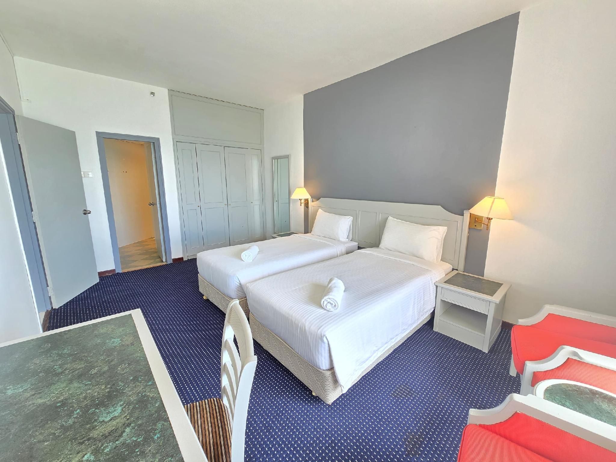 Rainbow Paradise with Beach in Tanjung Bungah Apartment 1 - 1 Bedroom and Sofa Bed 2