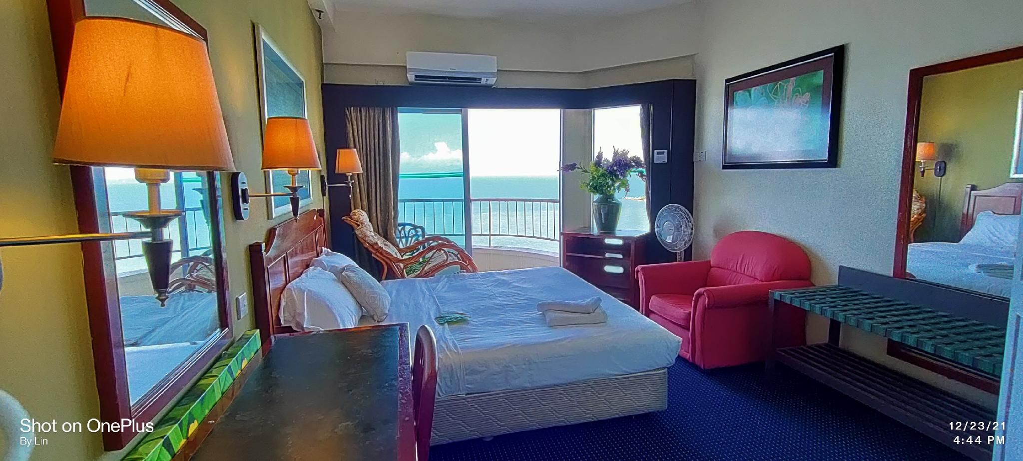 Rainbow Paradise with Beach in Tanjung Bungah 2 Bedroom