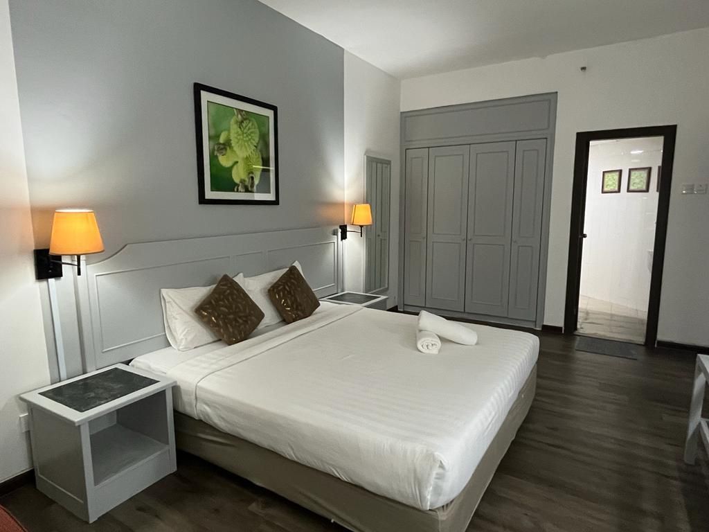 1 King 1 Bedroom Deluxe Suite