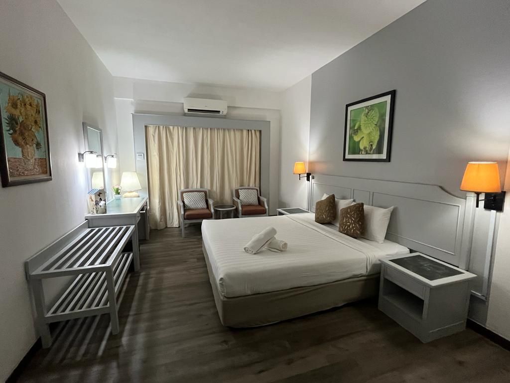 1 King 1 Bedroom Deluxe Suite
