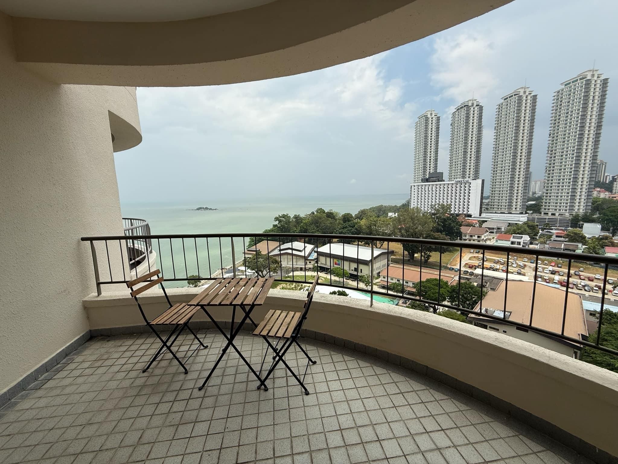 Rainbow Paradise Beach Resort by LWE Deluxe Family Suite 2