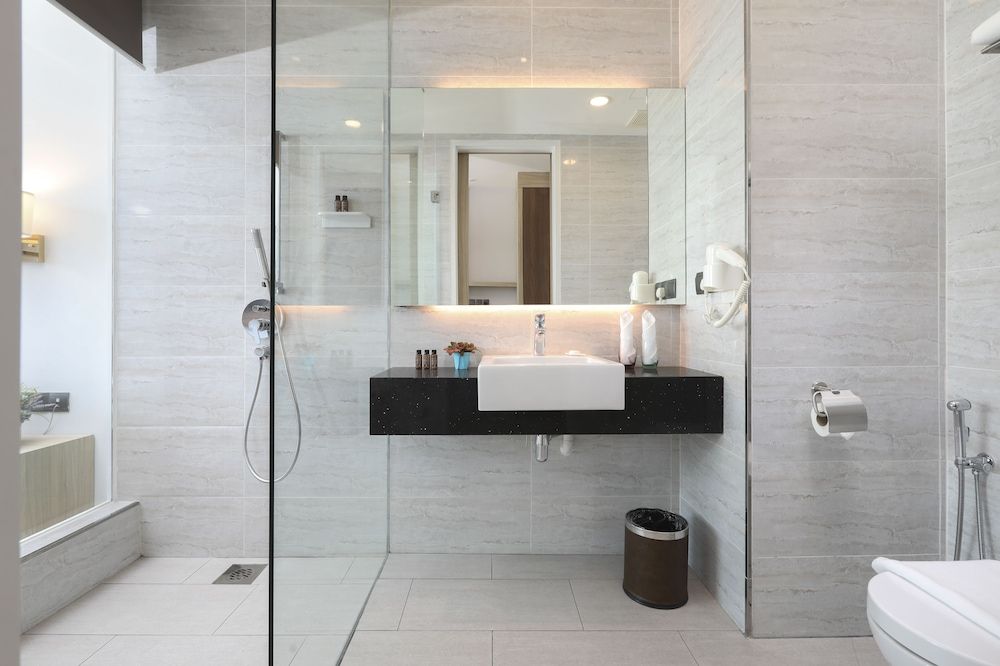 Hompton by the Beach Penang Deluxe Room 4