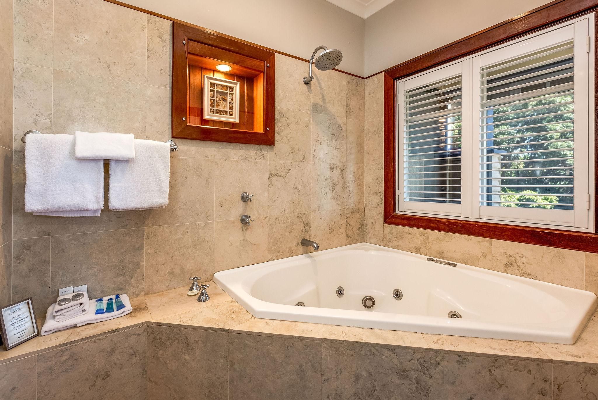 Caves House Hotel & Apartments Yallingup Luxury - King Bed 3