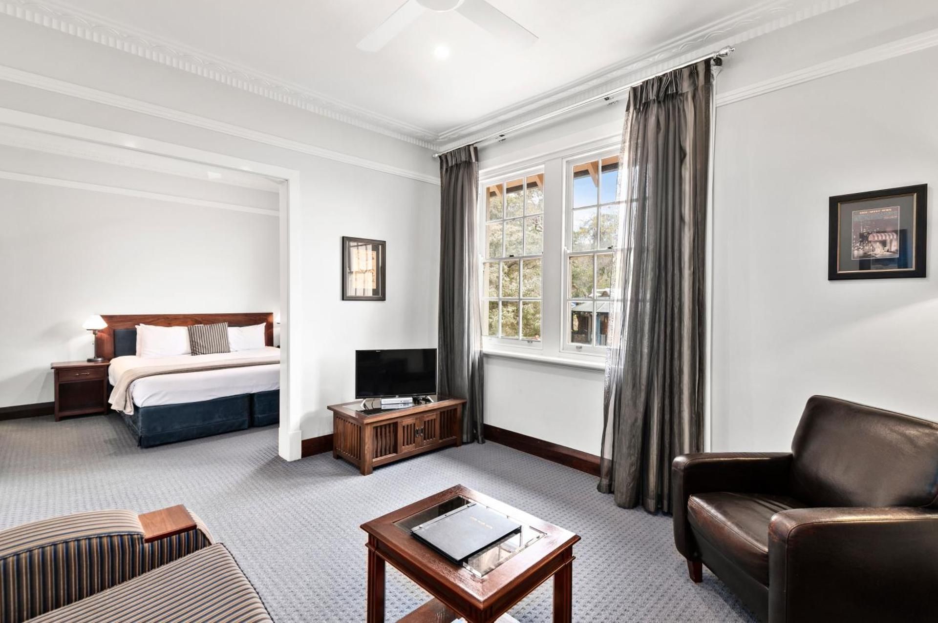 Deluxe Queen Suite with Spa Bath