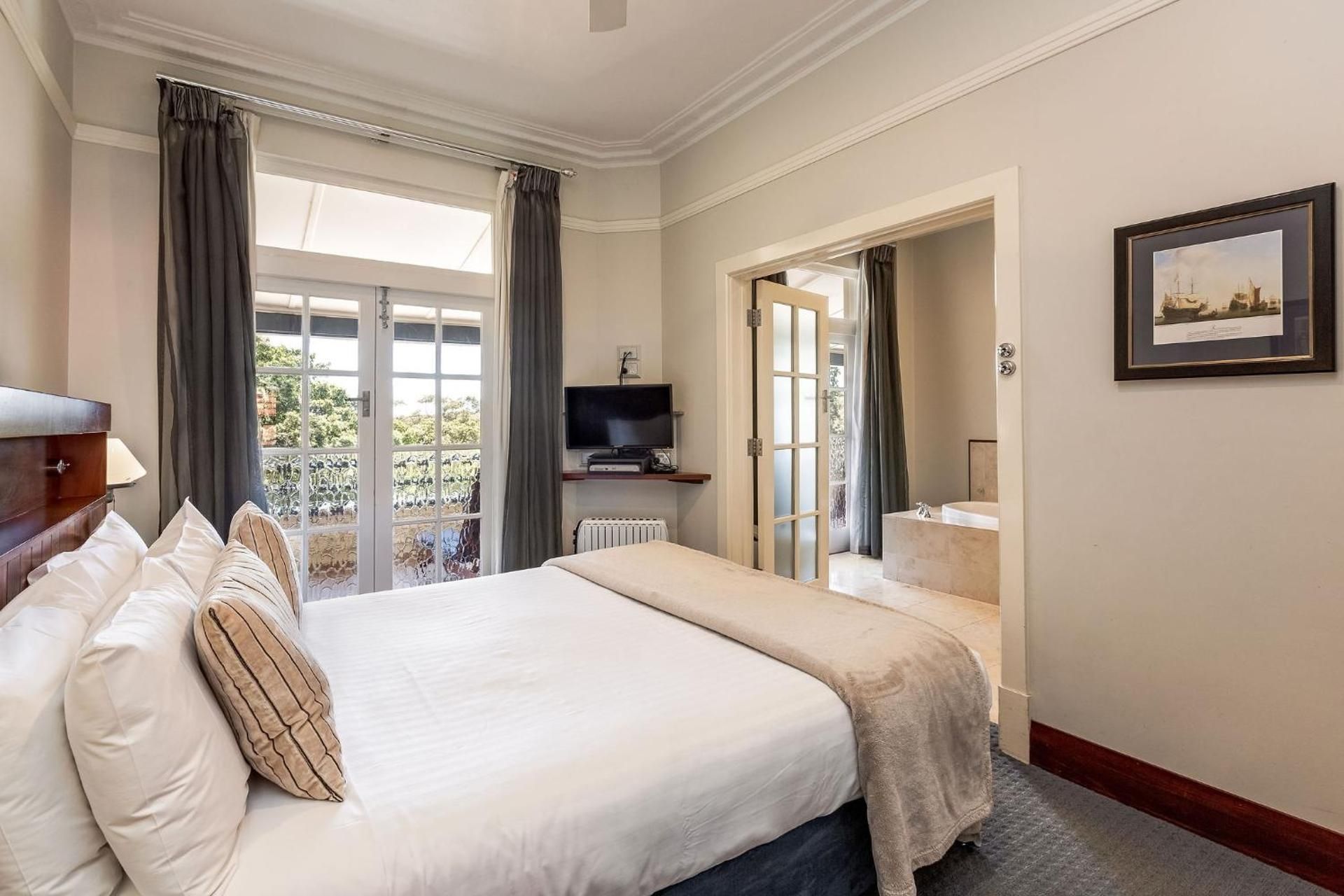 Deluxe Queen Suite with Balcony
