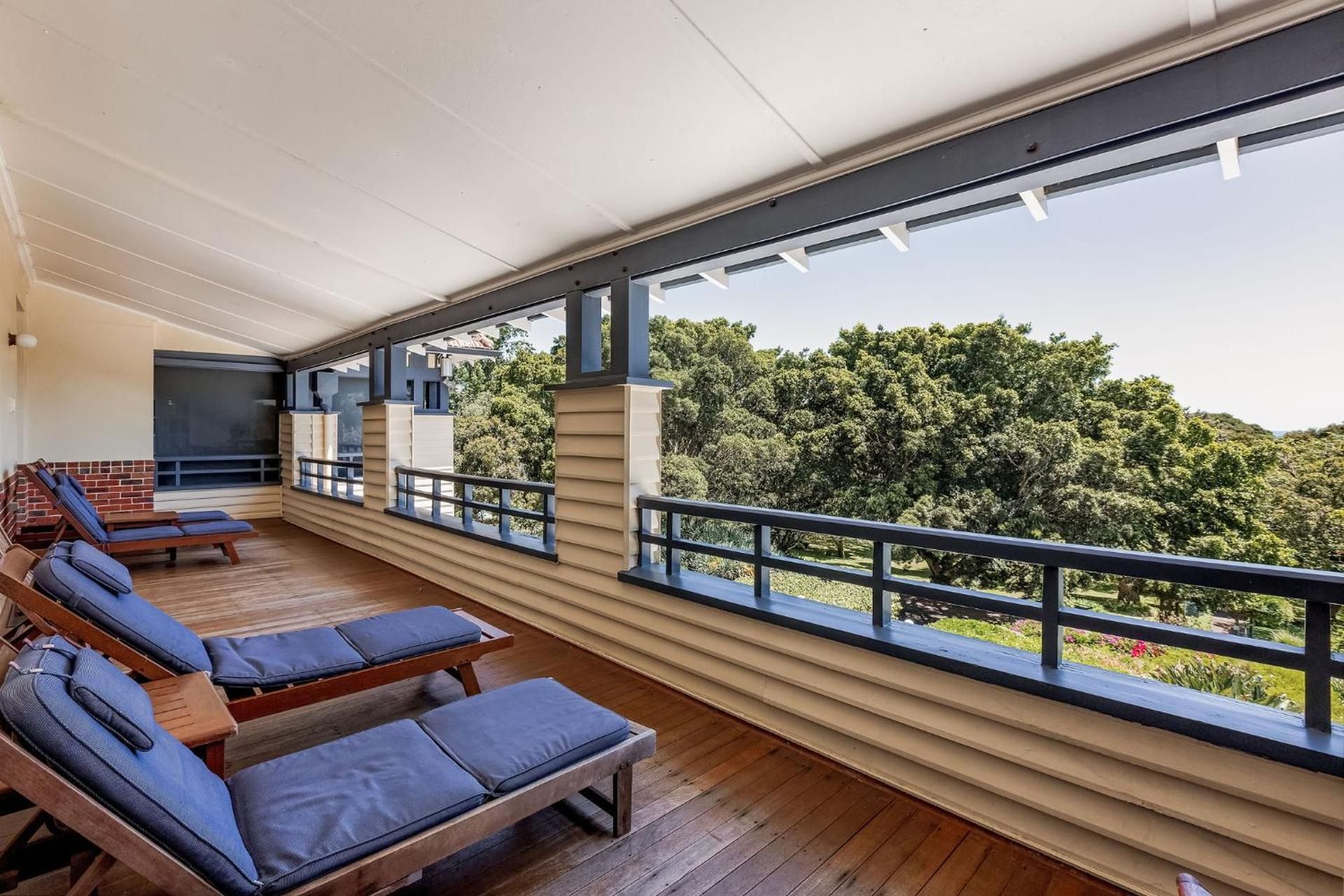 Deluxe Queen Suite with Balcony