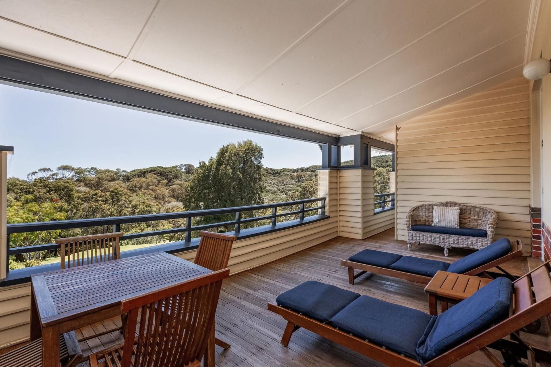 Caves House Hotel & Apartments Yallingup Luxury King Suite with Spa Bath 2
