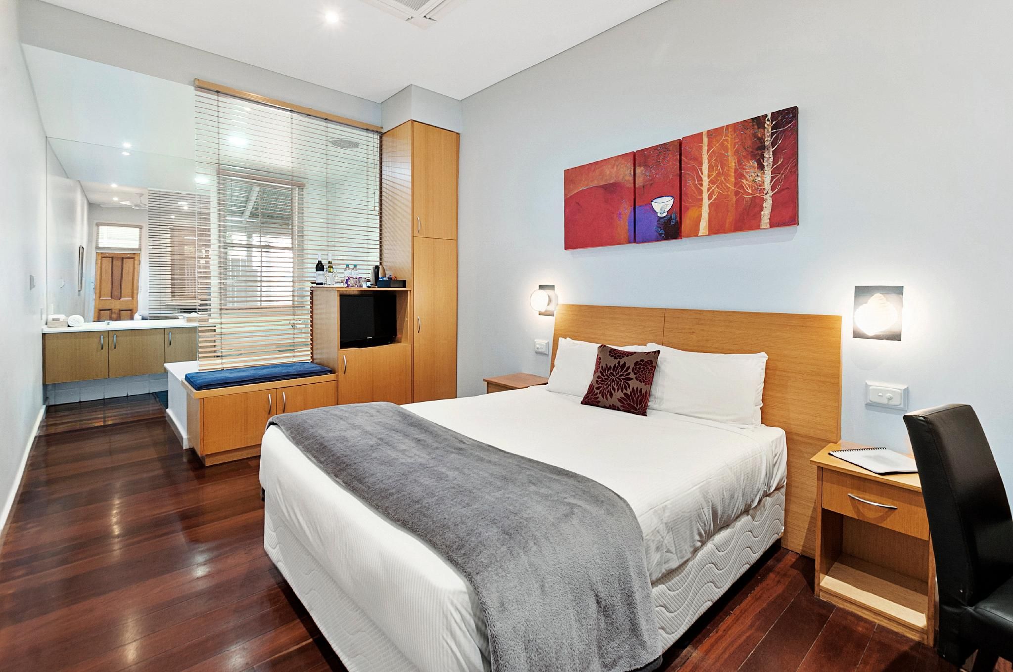 Homestead Queen Room