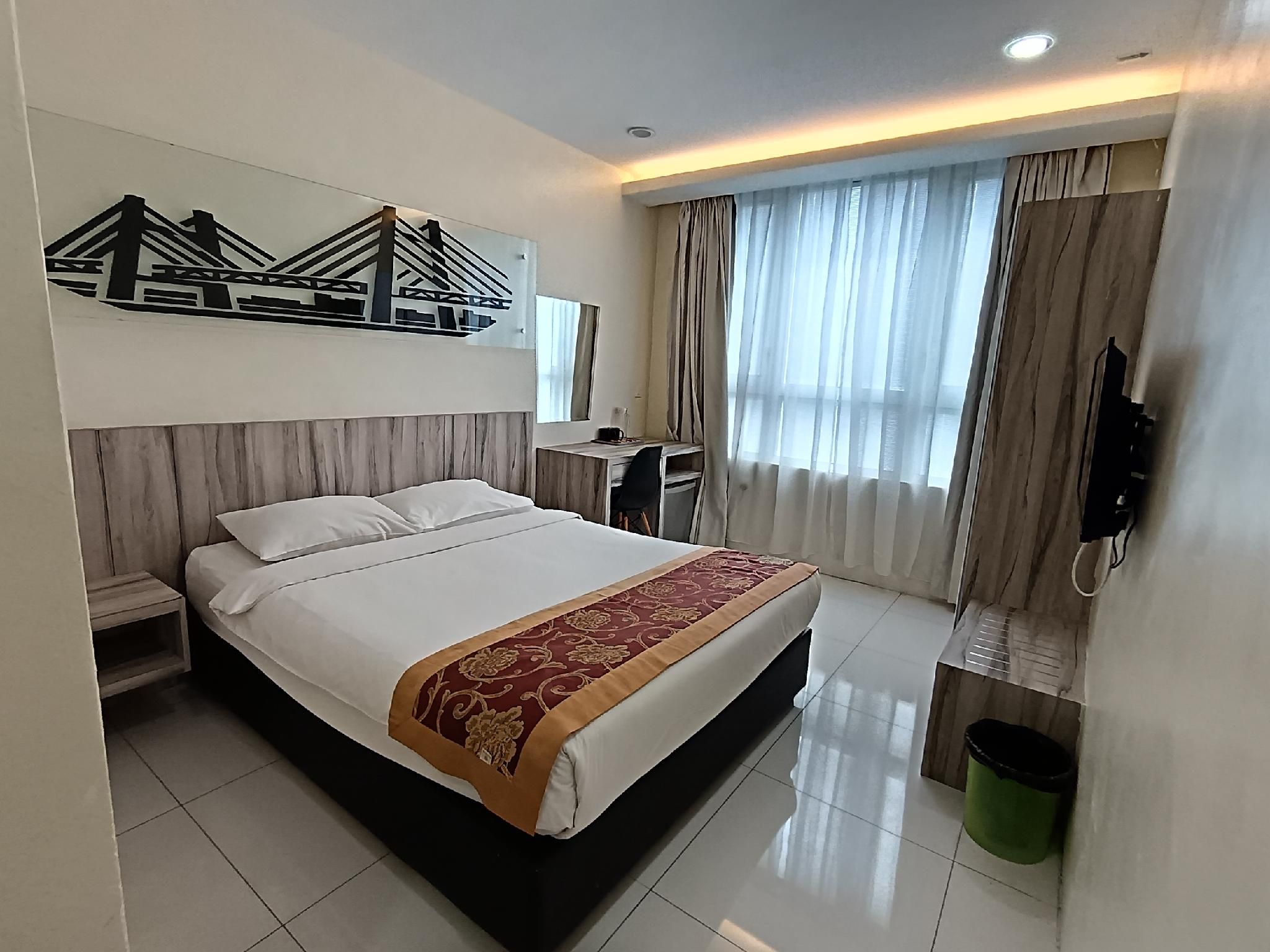 Deluxe Queen Room