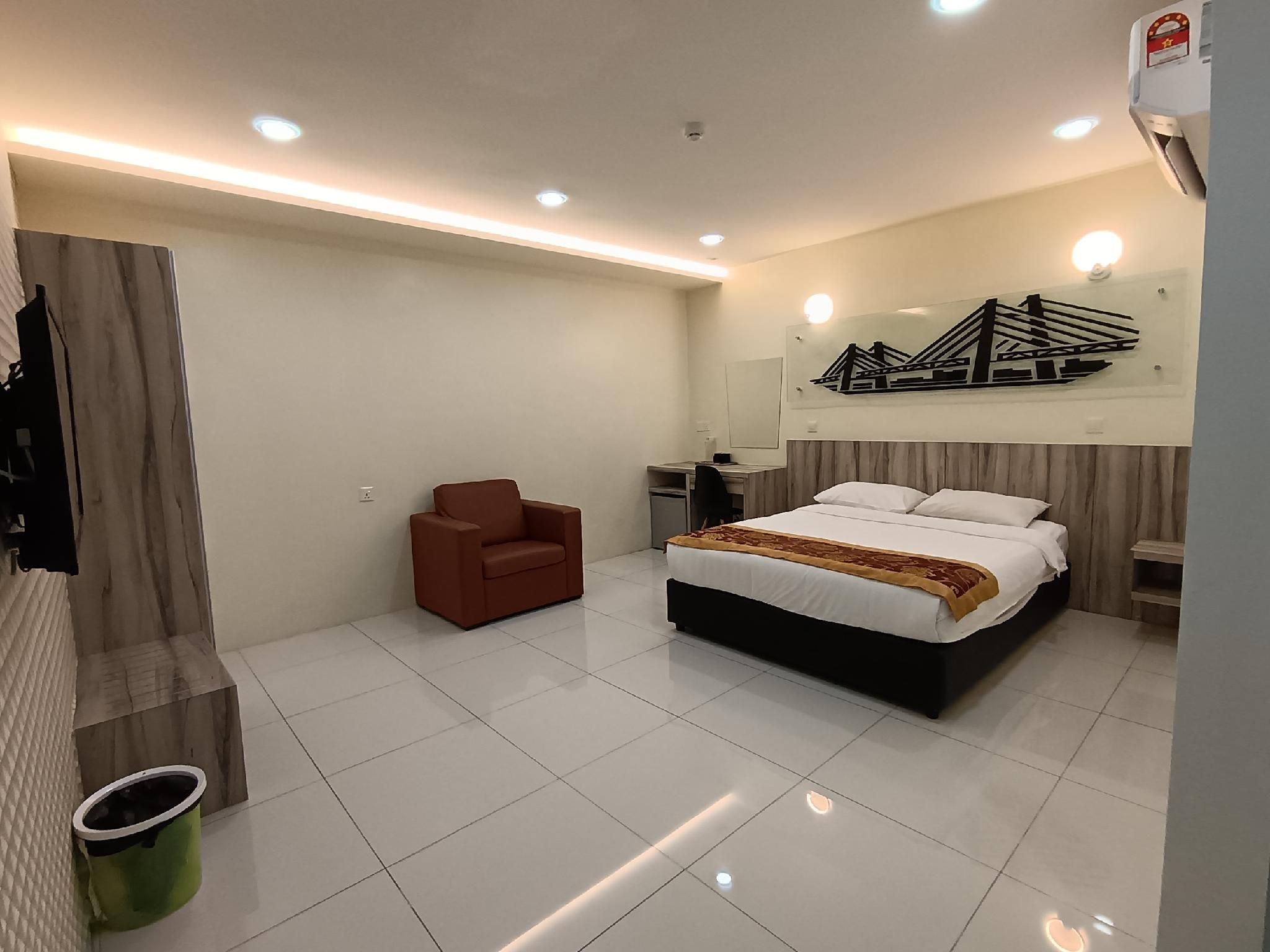 Deluxe with Bathtub