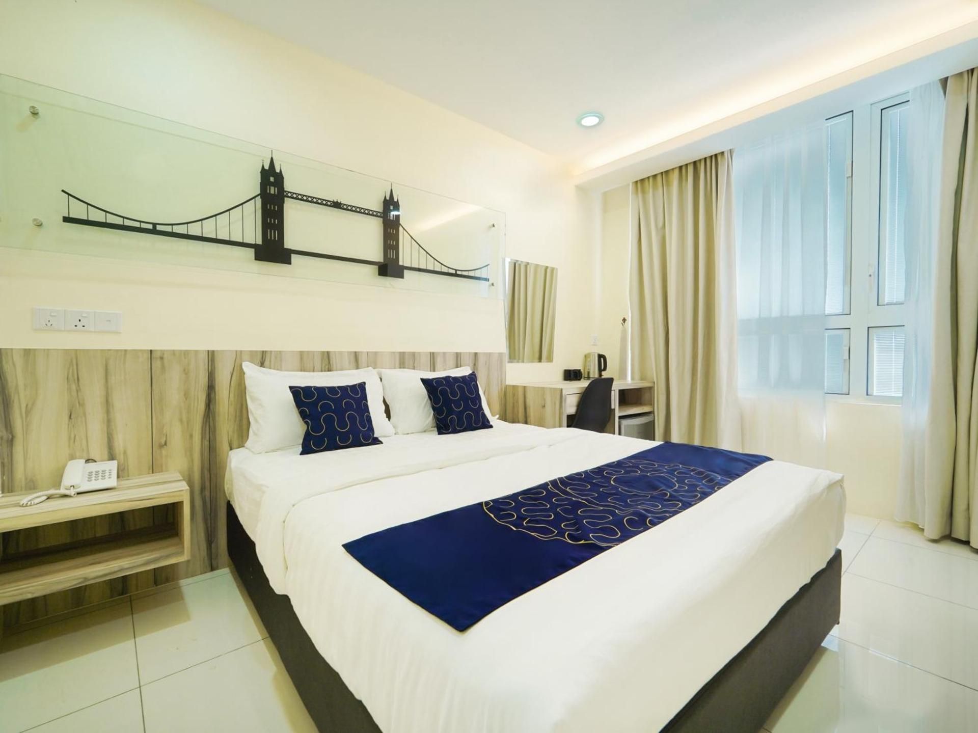 Deluxe Queen Room
