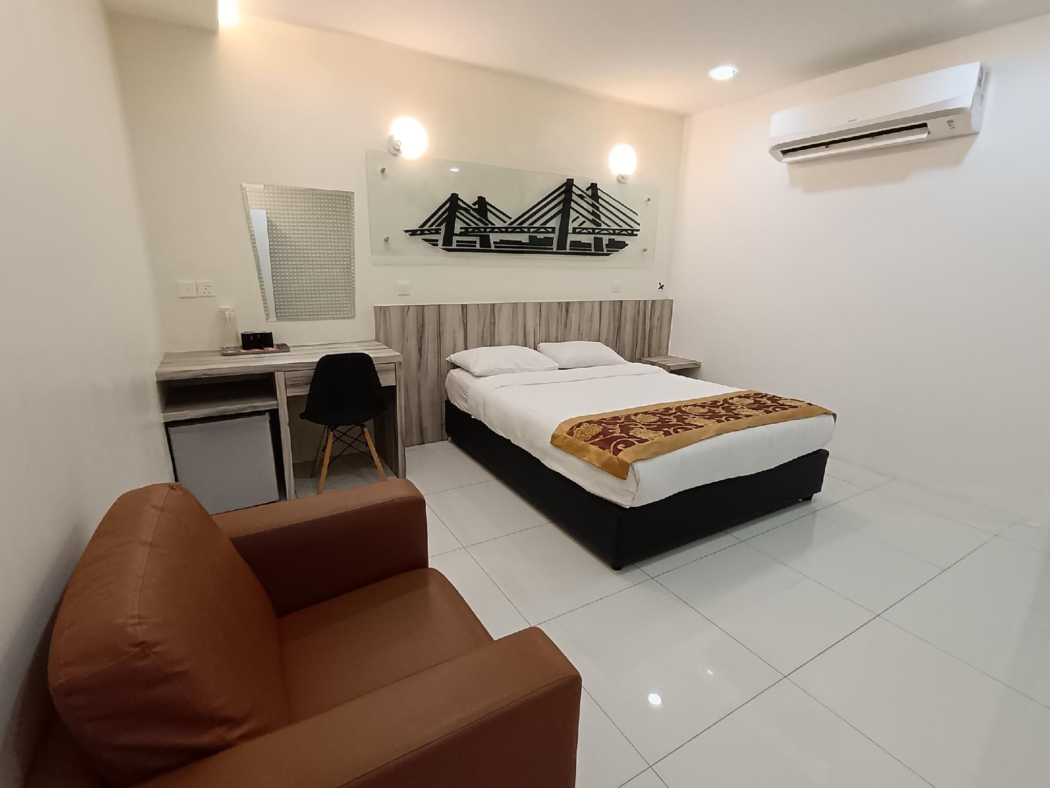 Deluxe with Bathtub