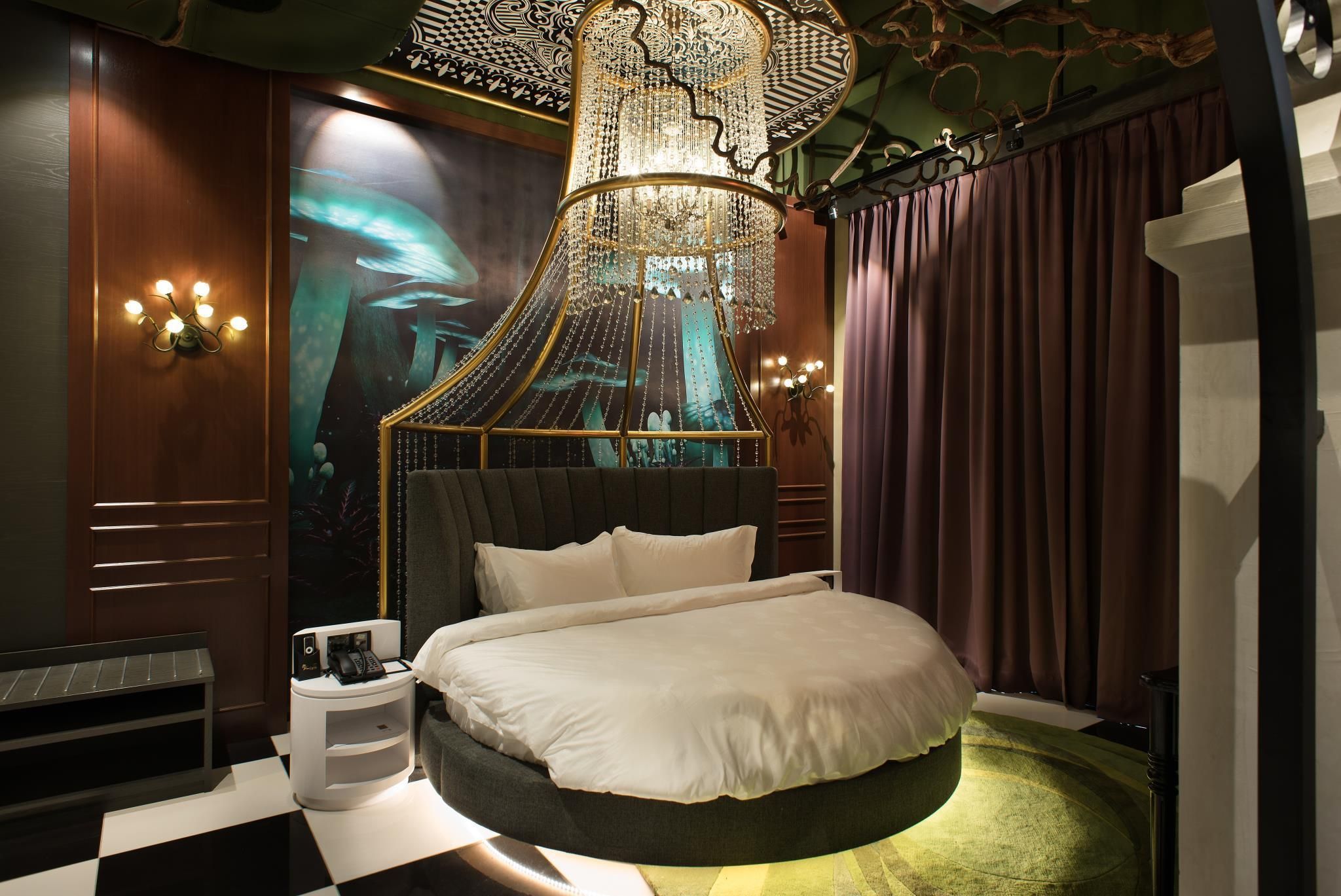 Alice in Wonderland Theme Room