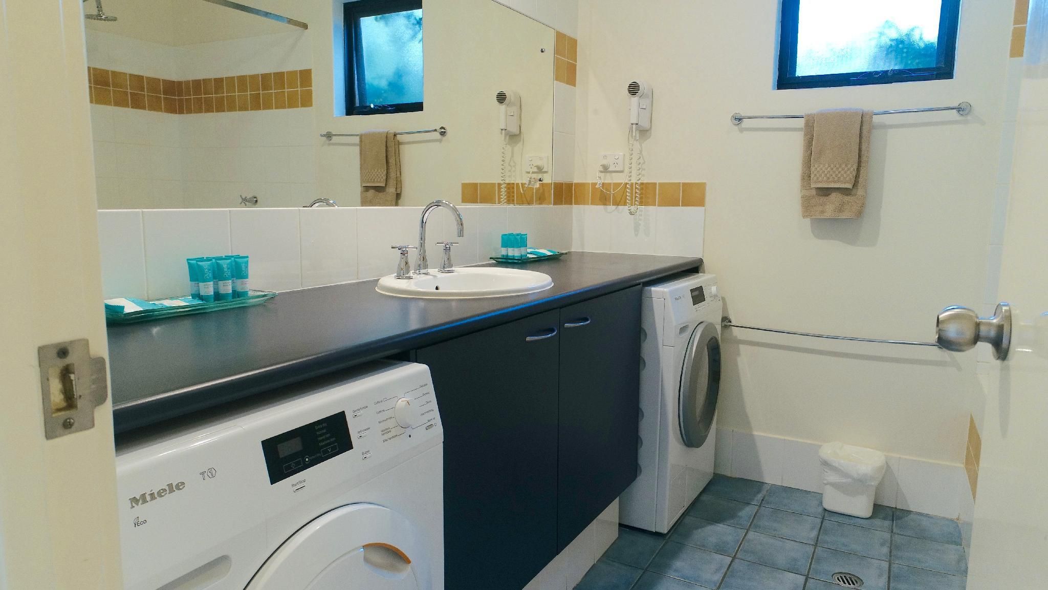 Margaret River Beach Apartments 2-Bedroom Apartment with Spa Bath 2