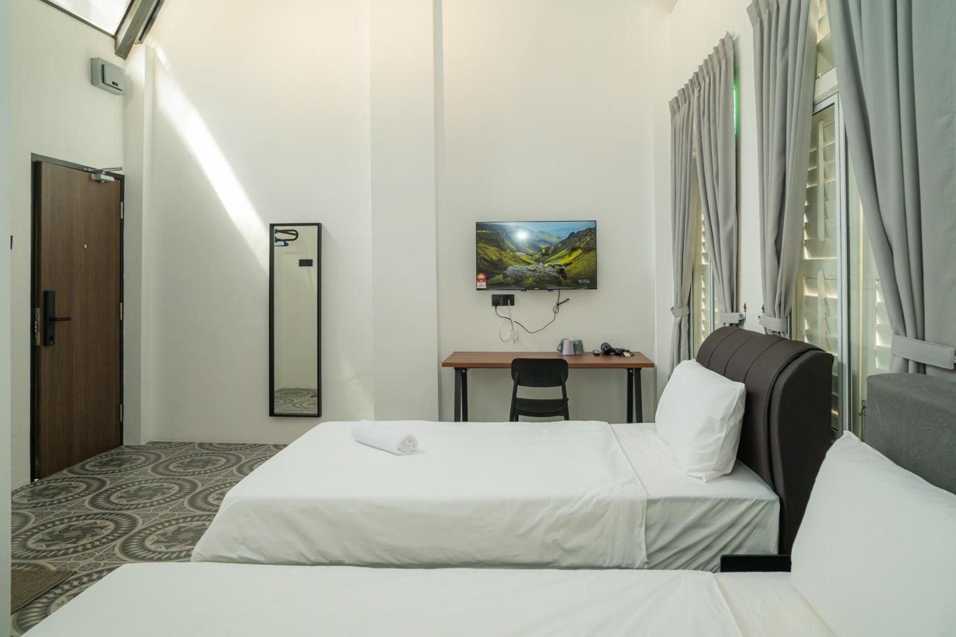 Deluxe Twin Room Type A