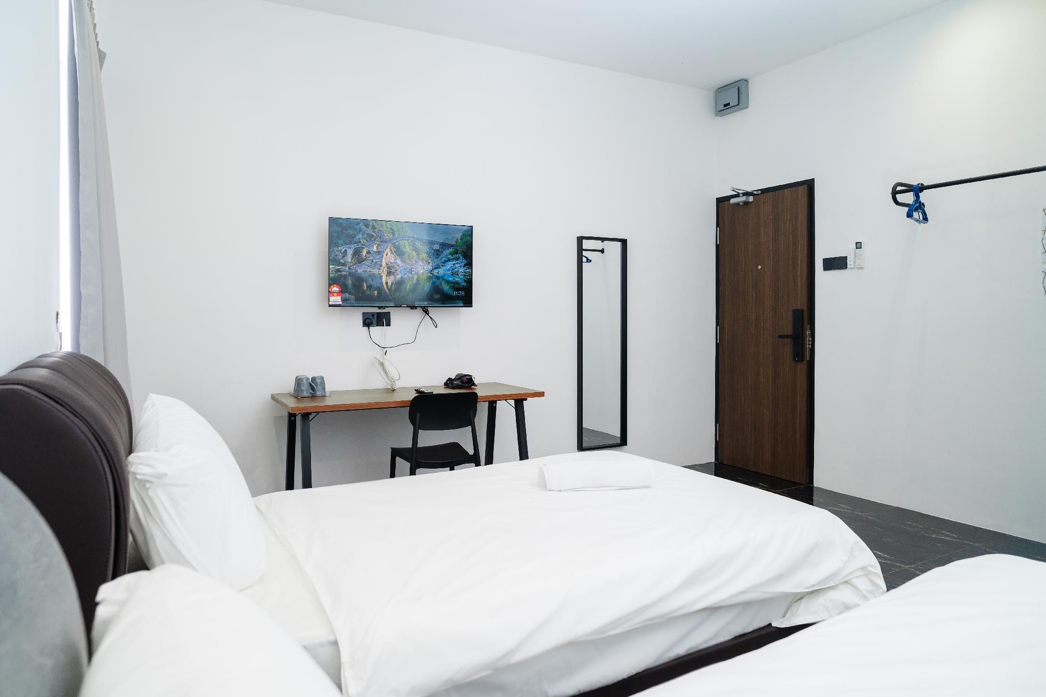 Deluxe Twin Room Type B