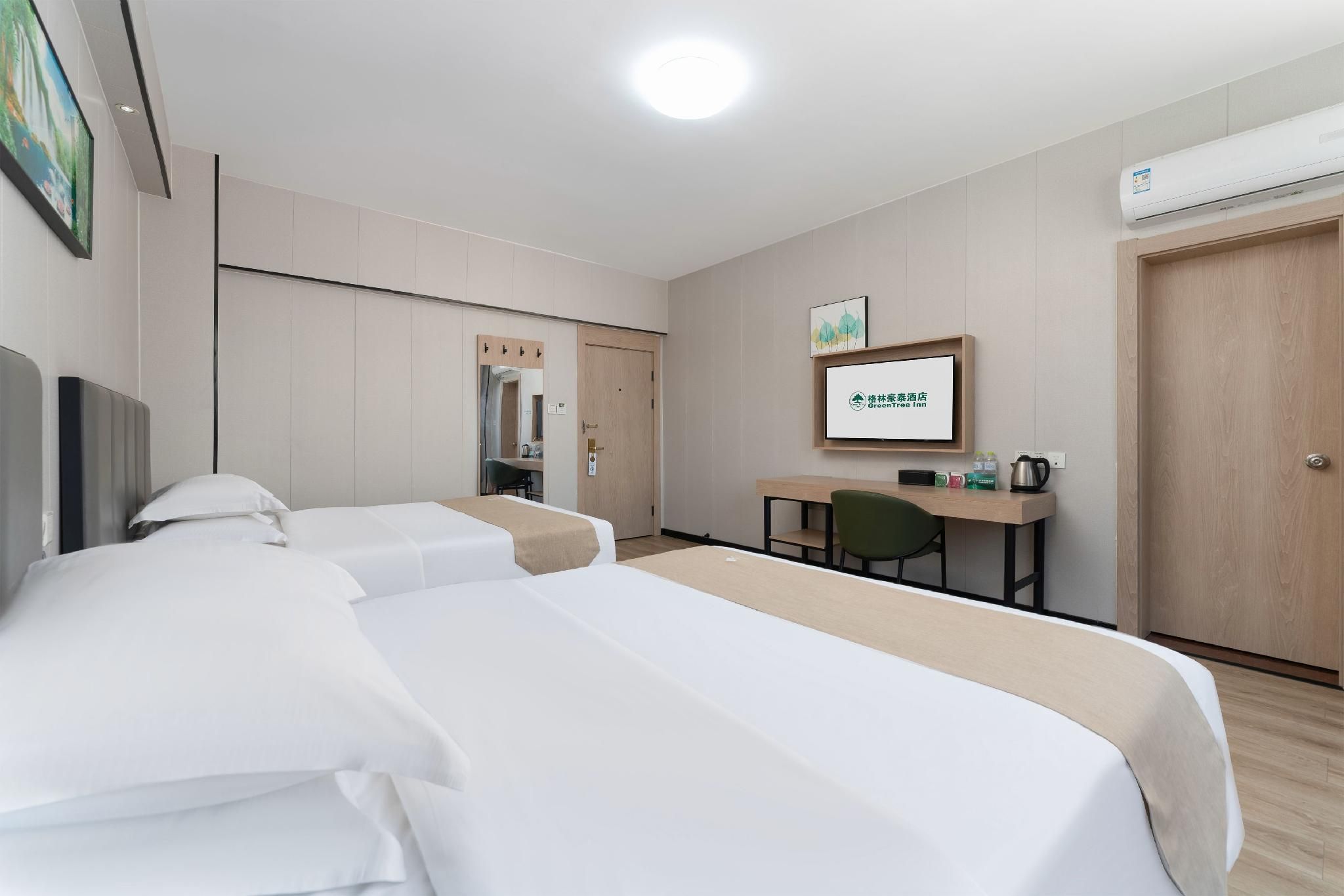 Twin Bed Room