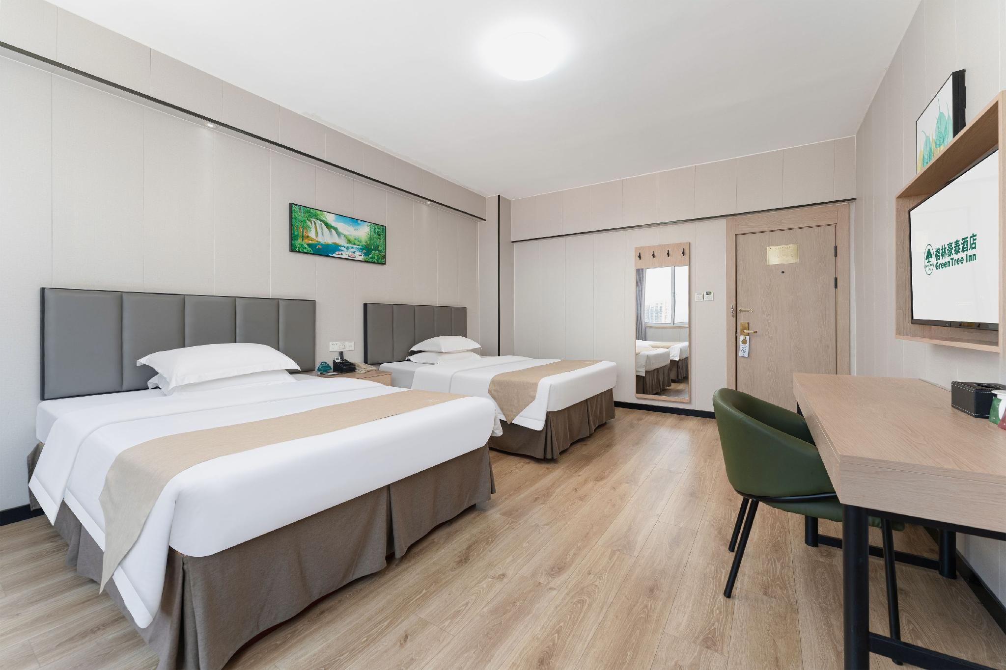 Twin Bed Room