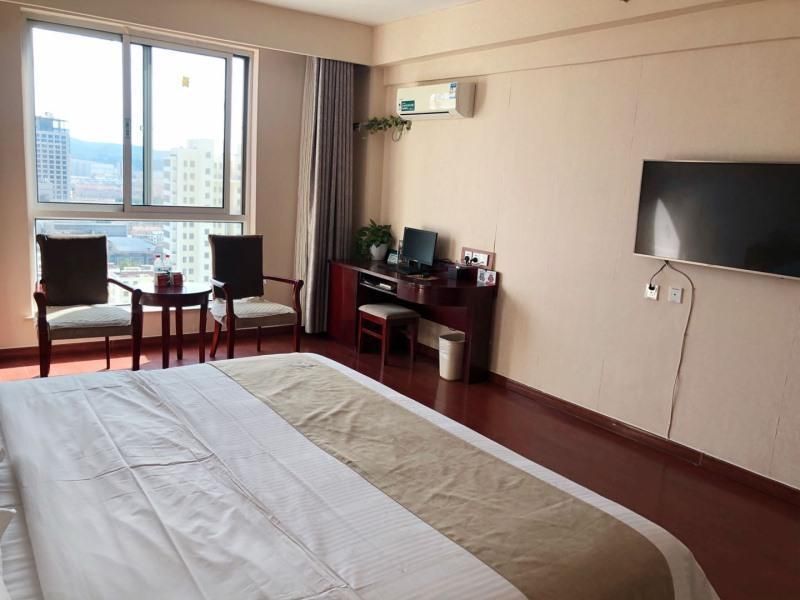 Business King Room