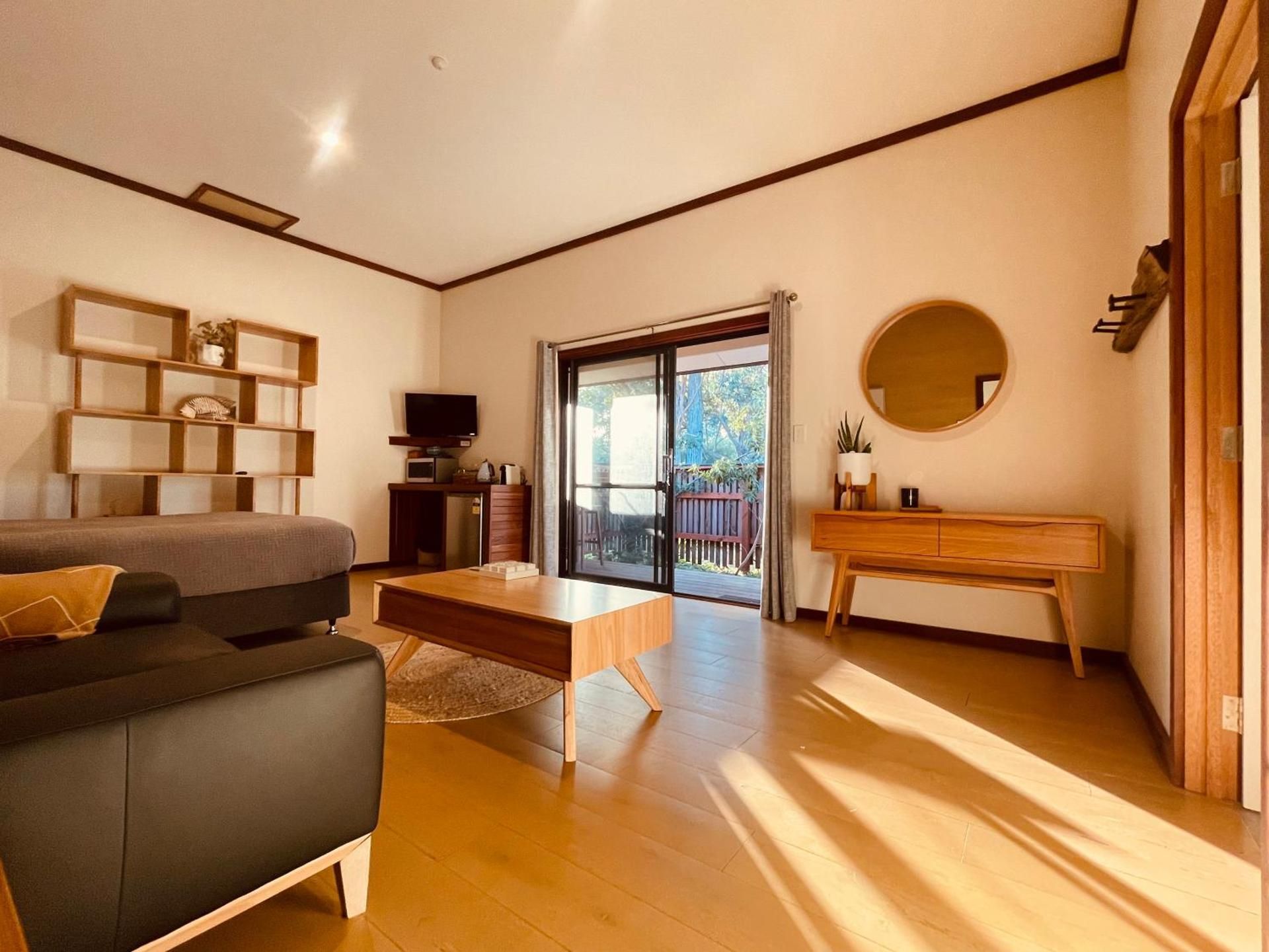 Queen Honeymoon Room