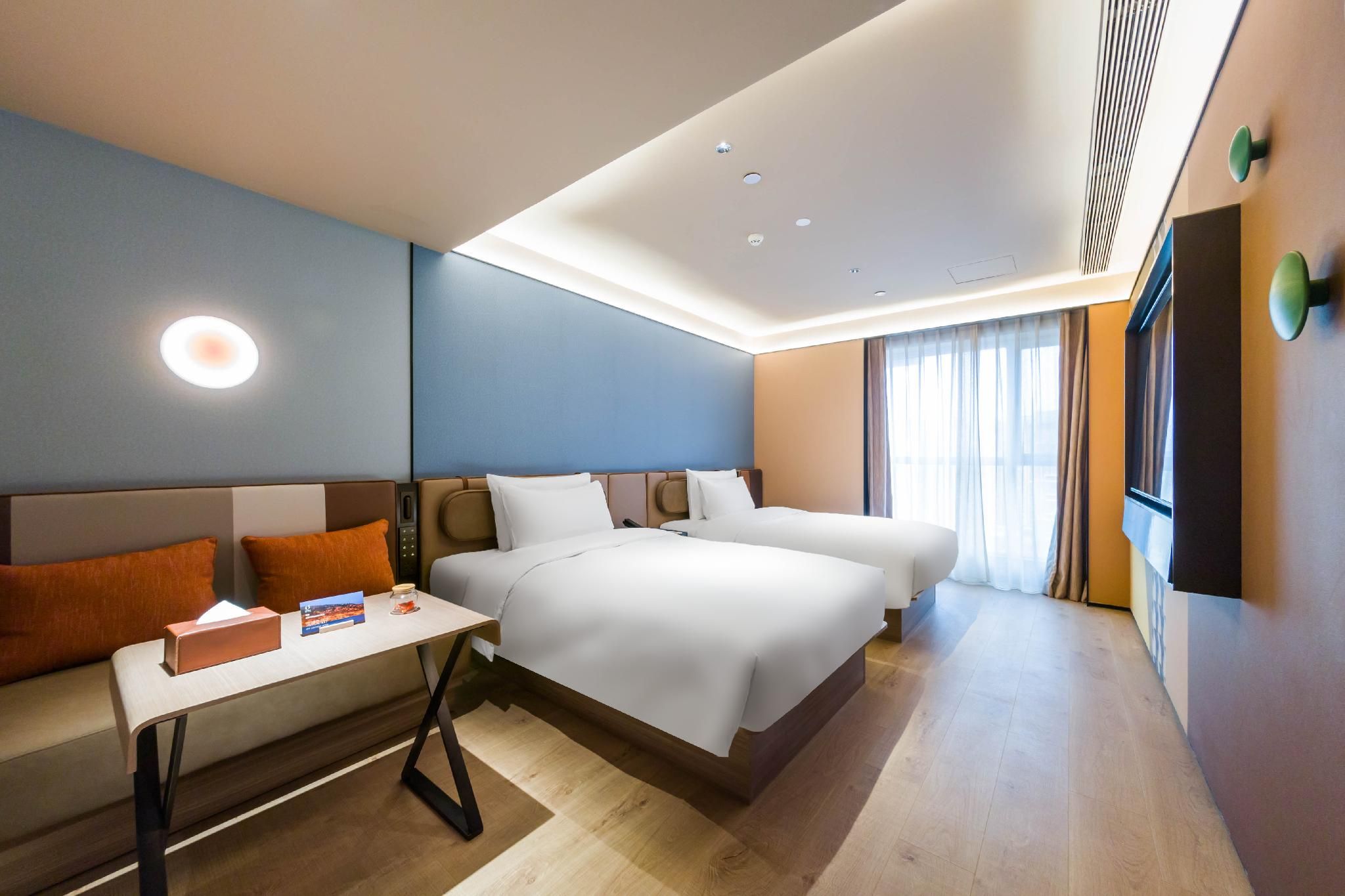Huazhu - California Sunshine Deluxe Twin Room