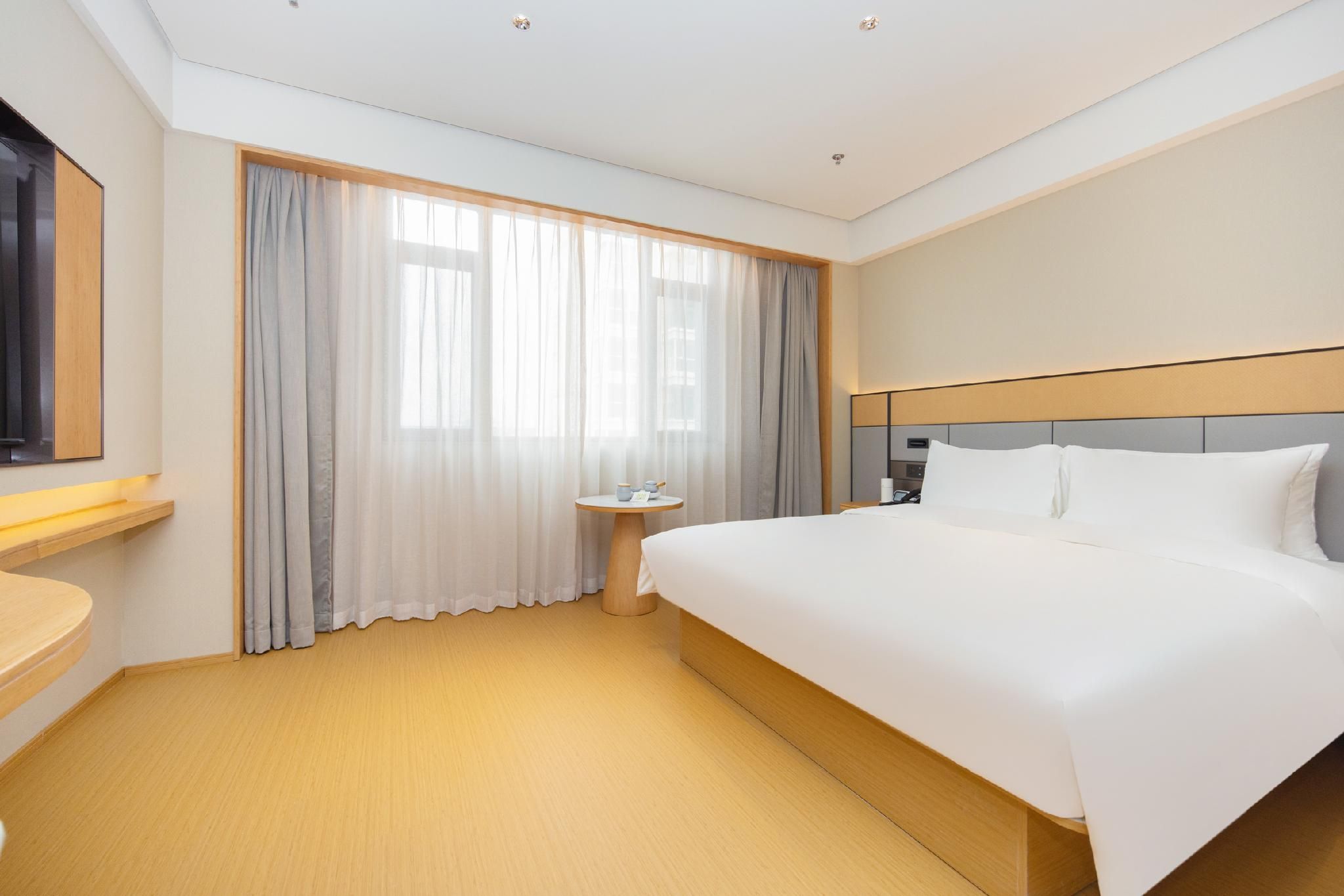 Huazhu - Room With Bed