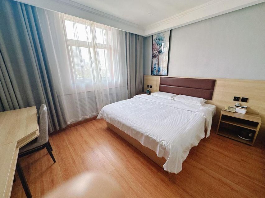 Hotel Queen Room