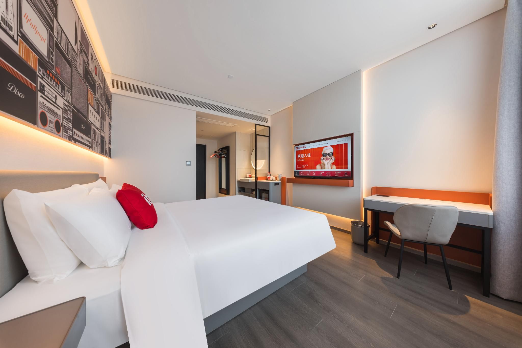 Hotel Queen Room