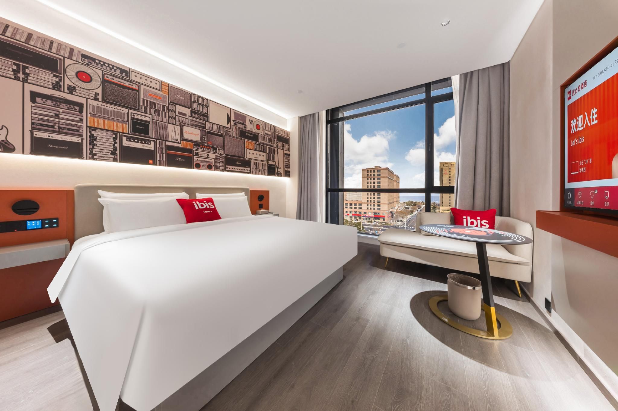 Queen Room with View