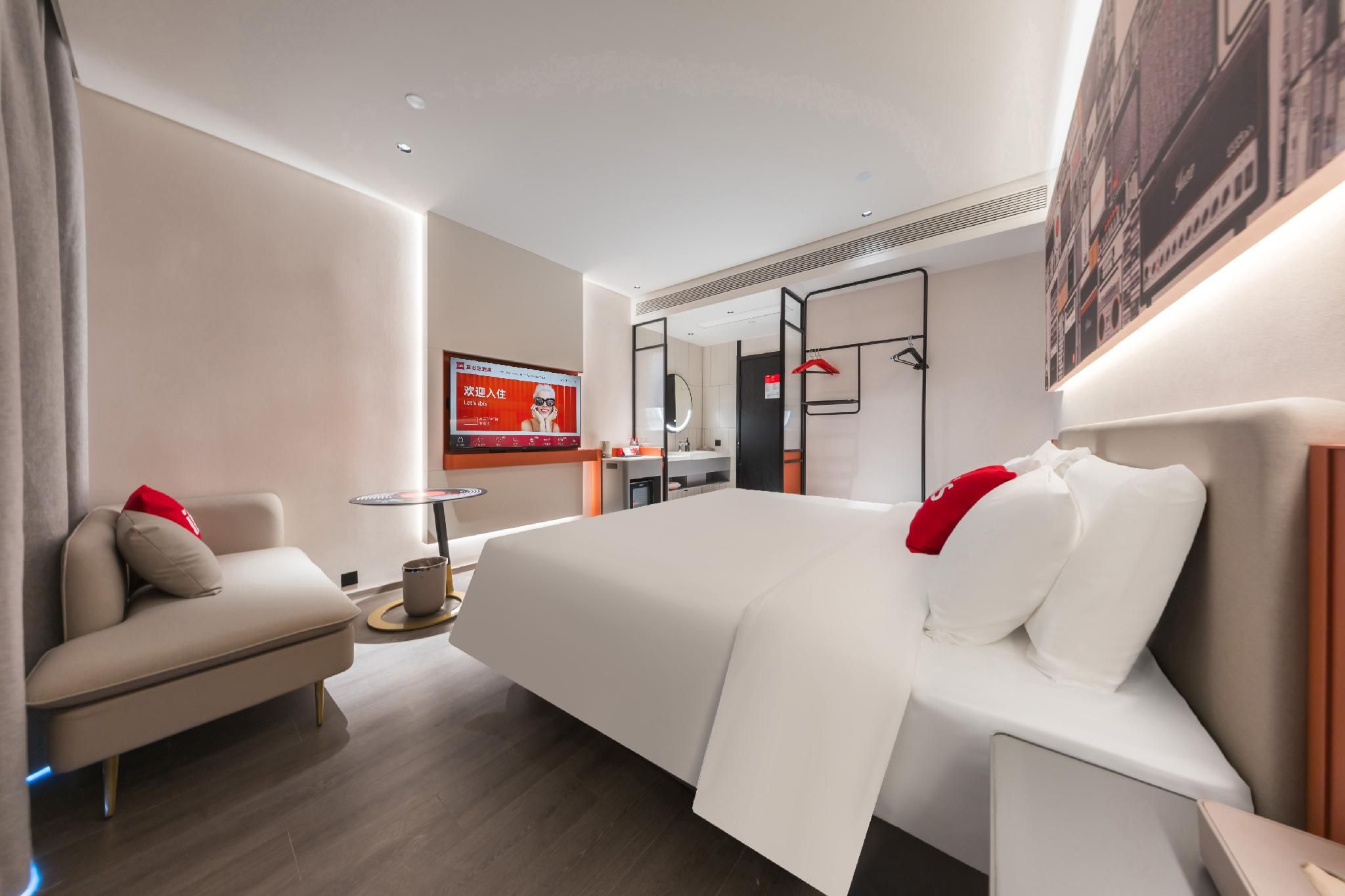 Queen Room with View