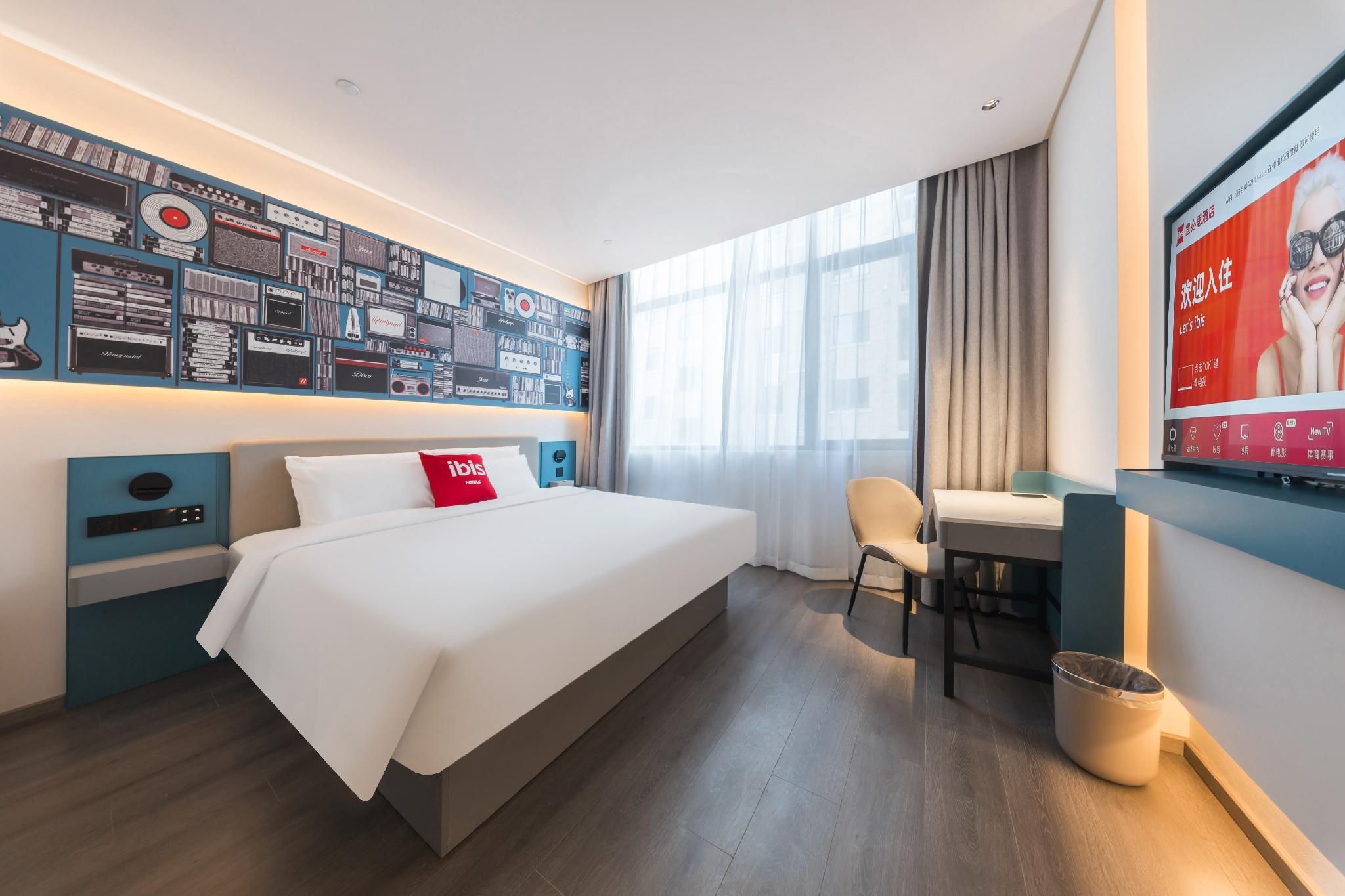 Business Queen Room