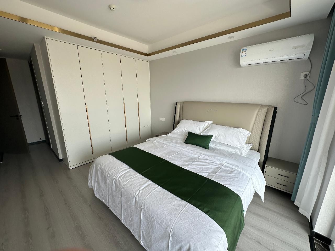 Dossen - Executive Suite