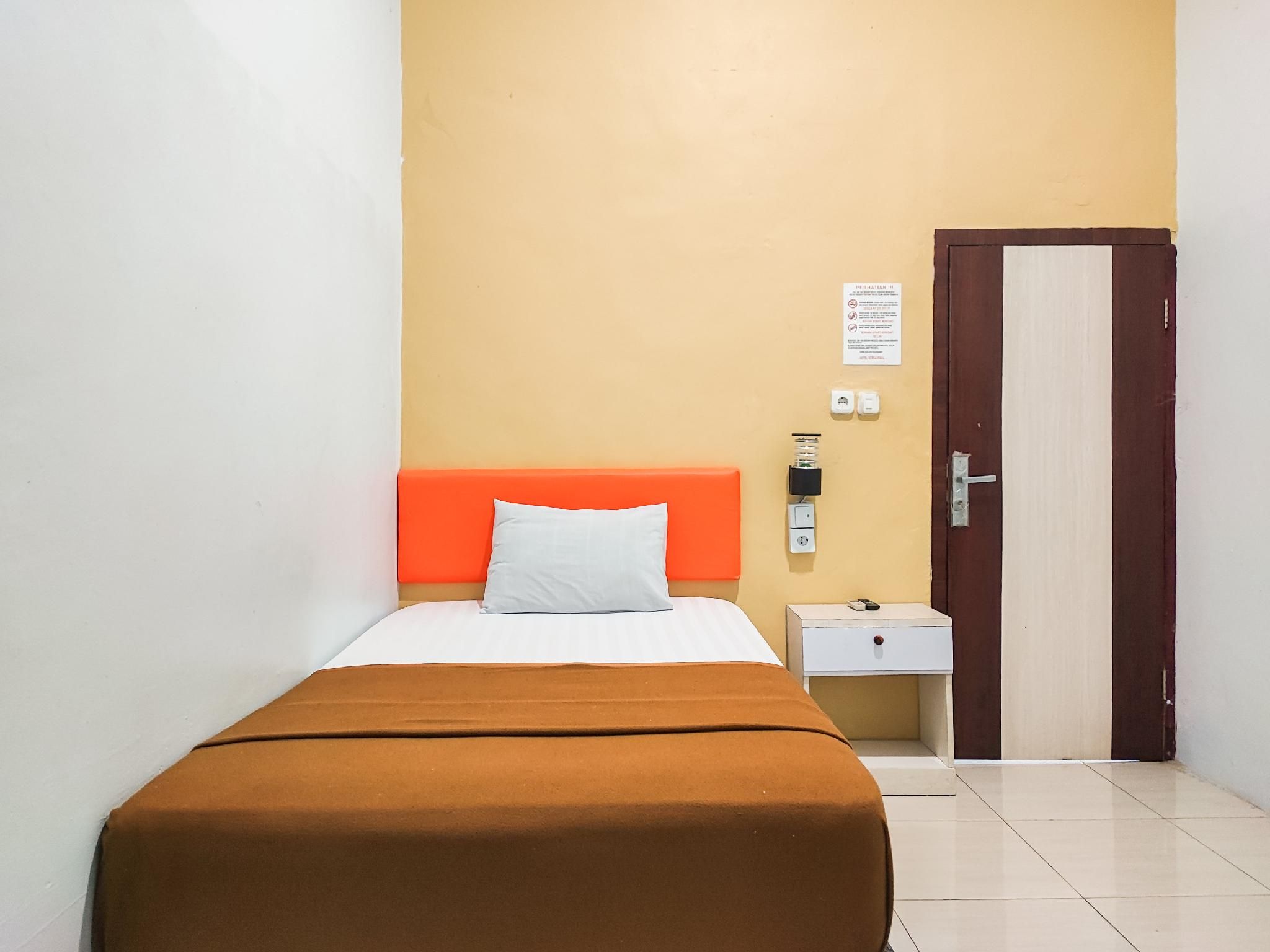 RedDoorz Room