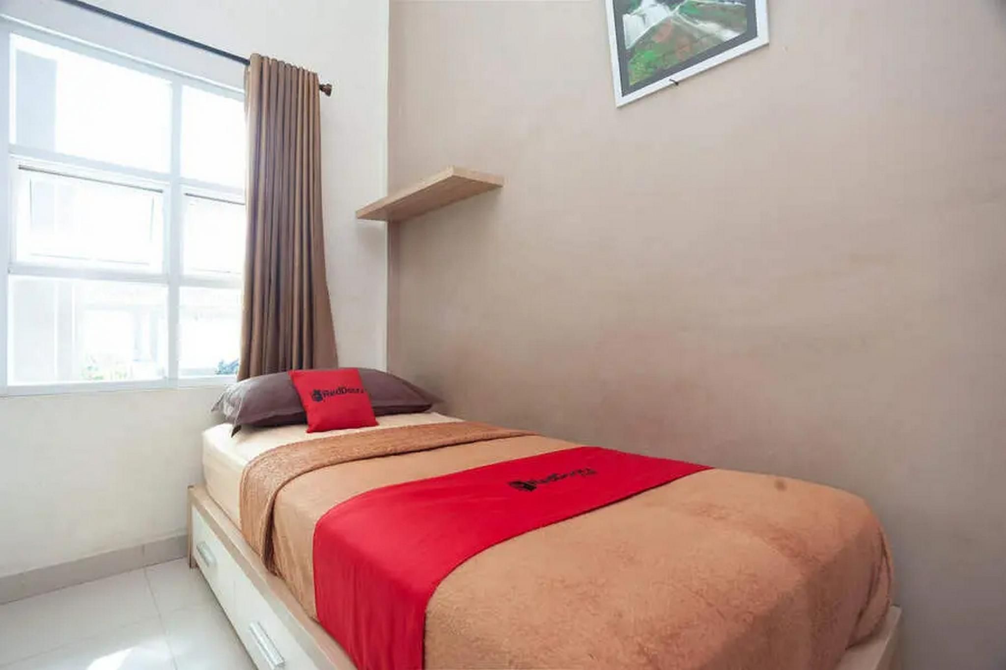 RedDoorz Single Room